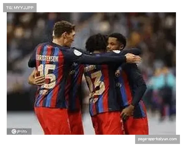 热那亚沿用三后卫防守反击 区域联防与边路传中为主要手段 热那亚沿用三后卫防守反击 区域联防与边路传中为主要手段